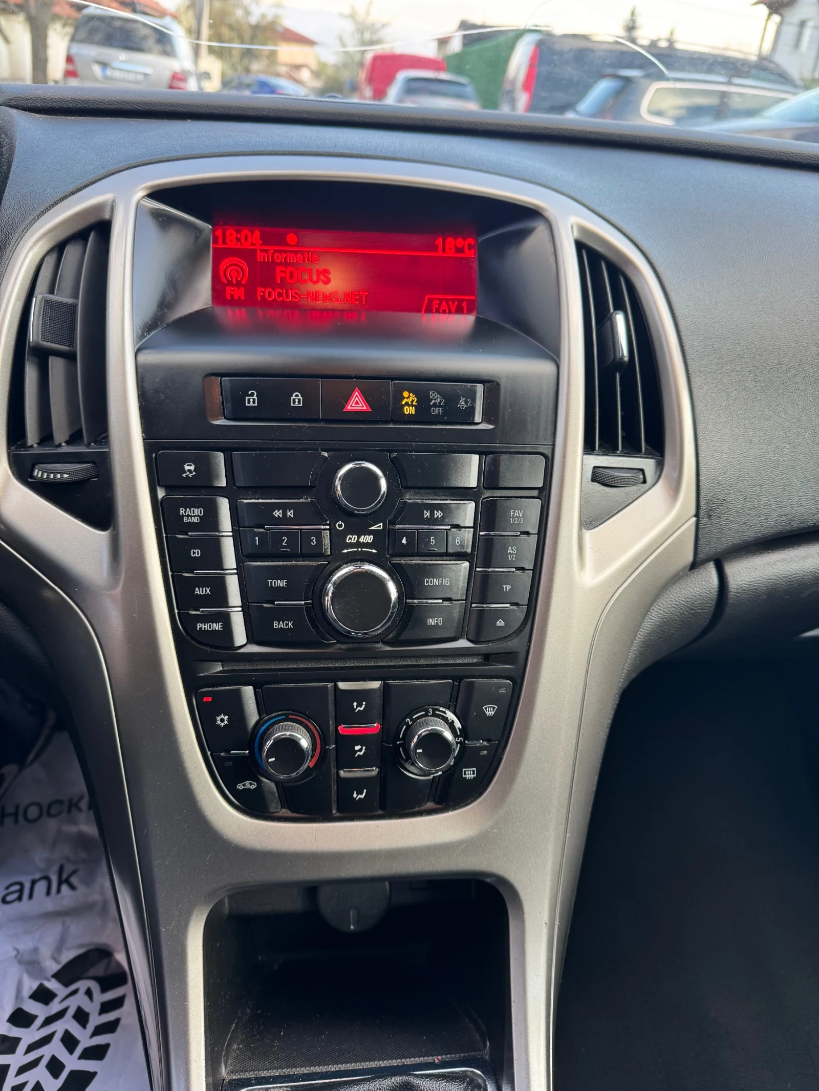 Opel Astra 1.6i Euro5A, снимка 9 - Автомобили и джипове - 54242196