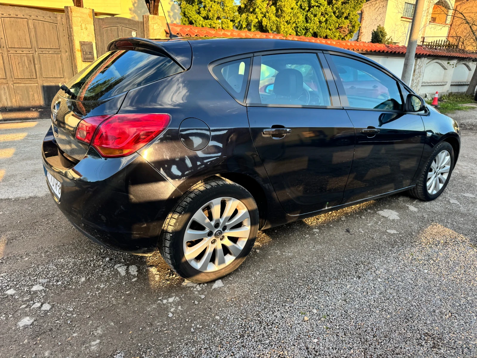Opel Astra 1.6i Euro5A, снимка 6 - Автомобили и джипове - 54242196