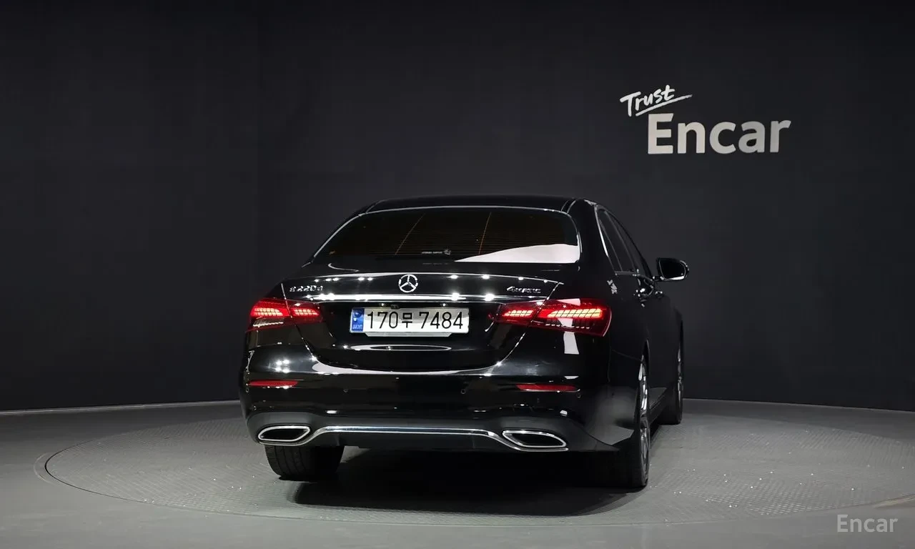 Mercedes-Benz E 220 AMG ПАКЕТ, снимка 4 - Автомобили и джипове - 55429864