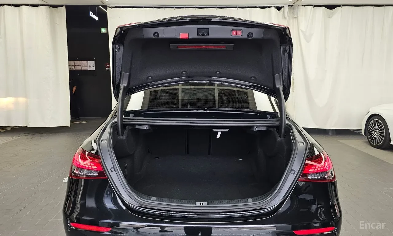 Mercedes-Benz E 220 AMG ПАКЕТ, снимка 17 - Автомобили и джипове - 55429864