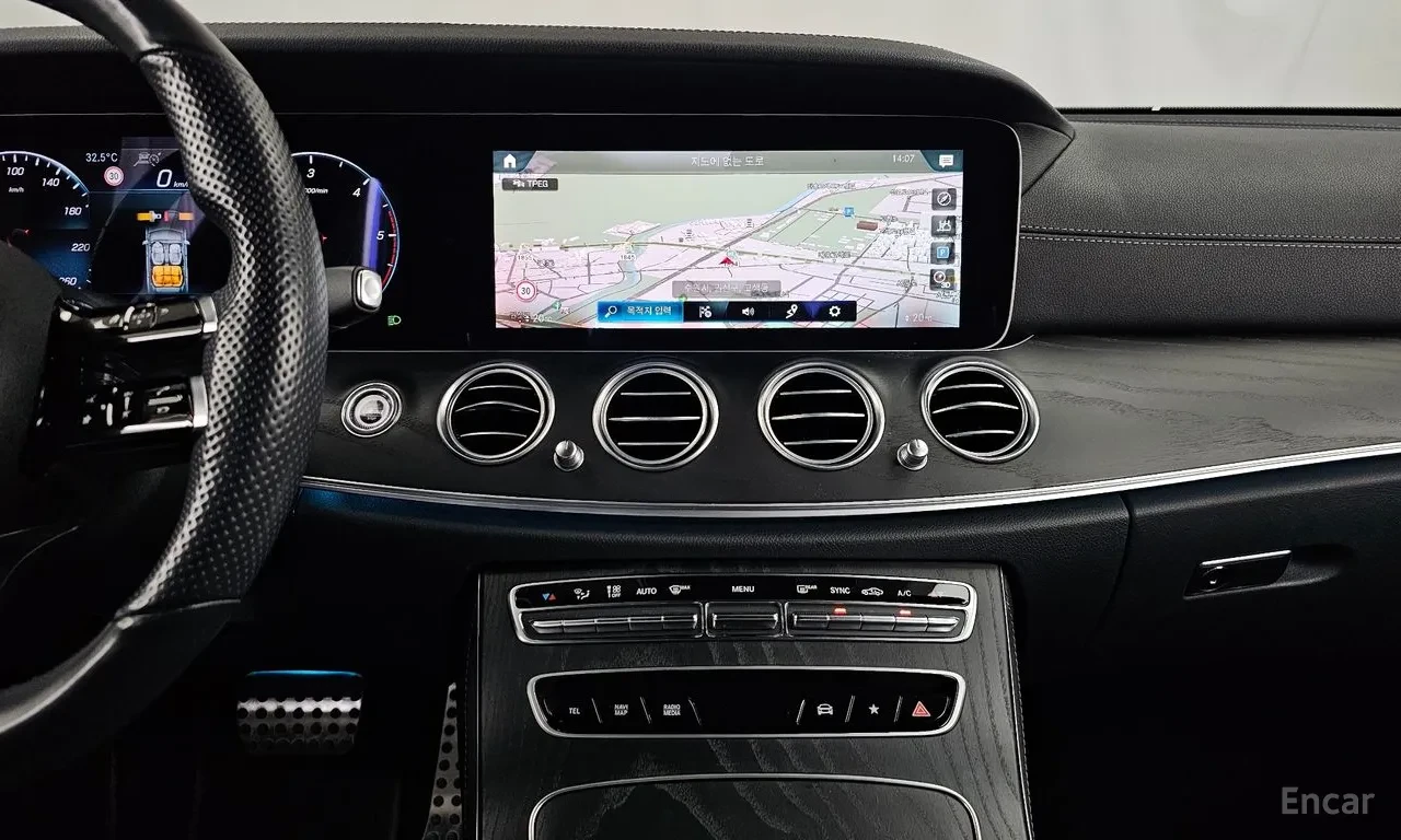 Mercedes-Benz E 220 AMG ПАКЕТ, снимка 8 - Автомобили и джипове - 55429864
