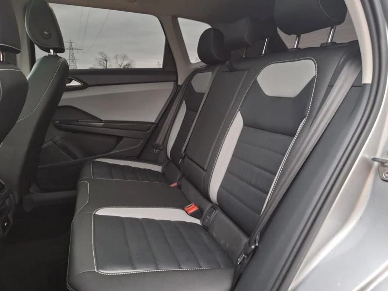 VW Taos Highline 4Motion* АвтоКредит* ЦЕНА ДО БГ* , снимка 16 - Автомобили и джипове - 52842576