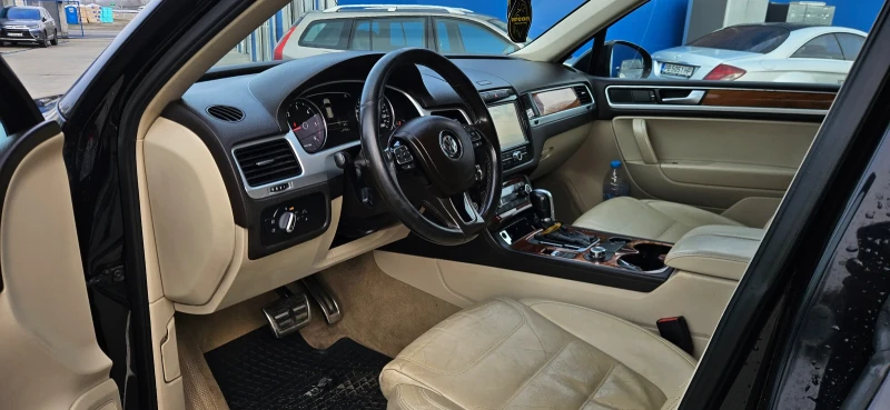 VW Touareg, снимка 9 - Автомобили и джипове - 53045776