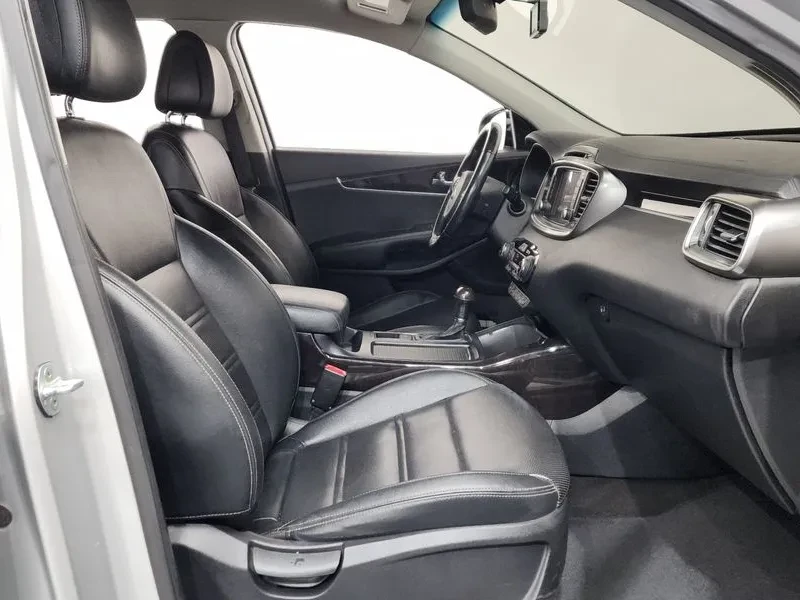 Kia Sorento 2.2 CRDI 4WD, снимка 11 - Автомобили и джипове - 54265434