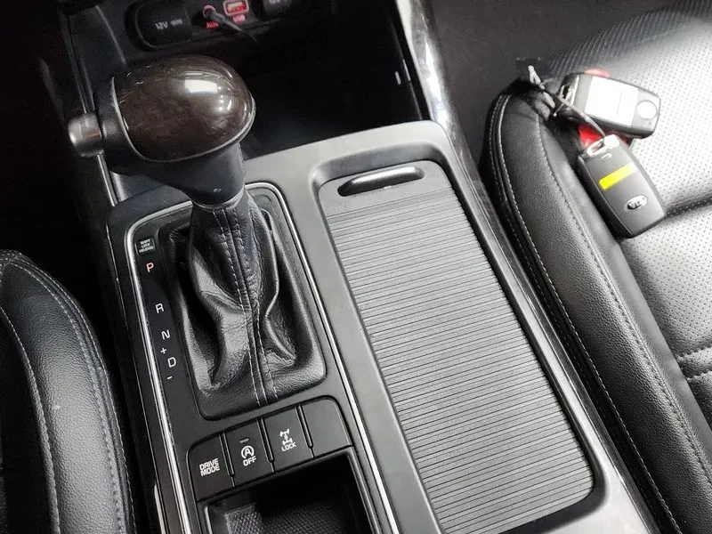 Kia Sorento 2.2 CRDI 4WD, снимка 9 - Автомобили и джипове - 54265434