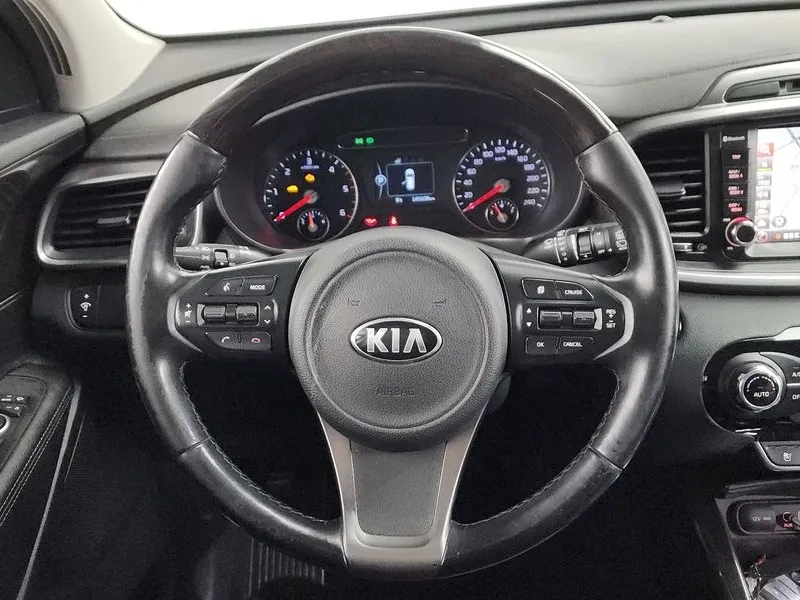 Kia Sorento 2.2 CRDI 4WD, снимка 13 - Автомобили и джипове - 54265434