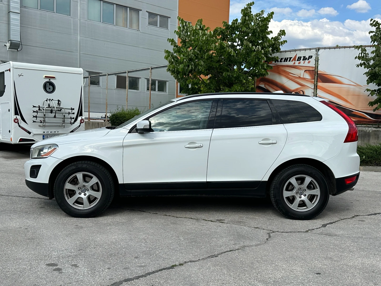 Volvo XC60 2.4d 205 к.с. - изображение 2