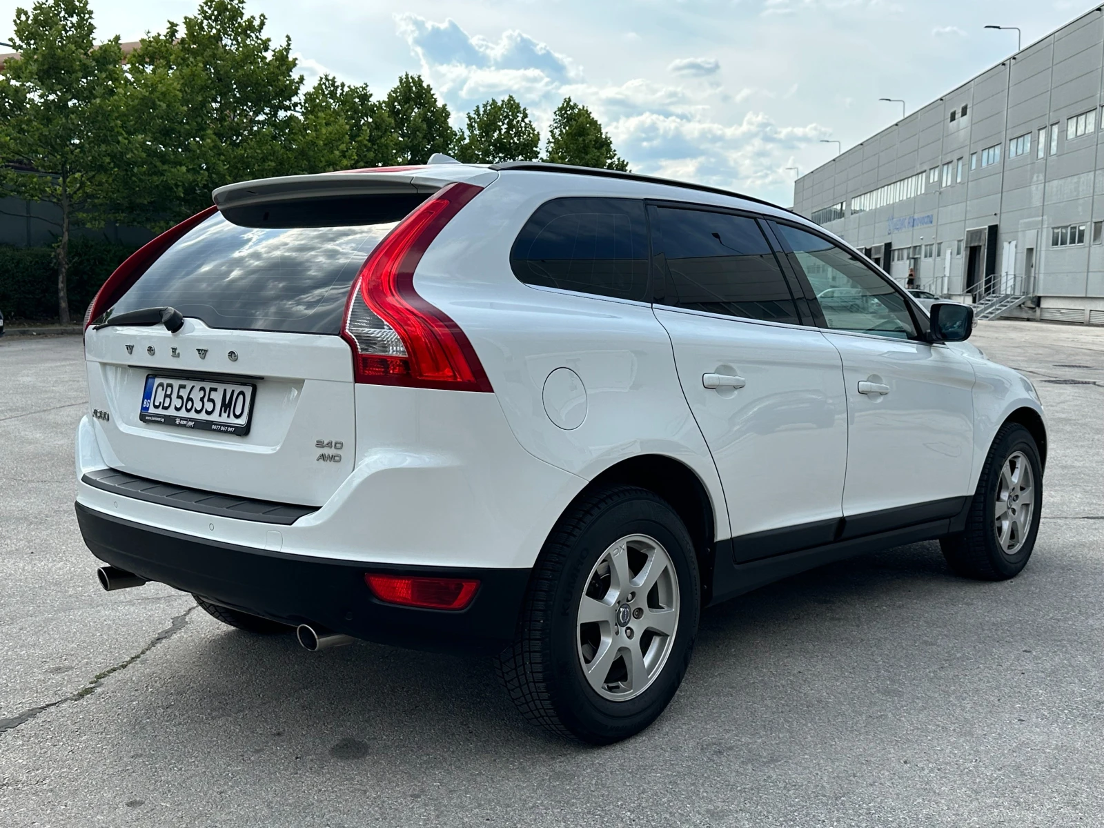 Volvo XC60 2.4d 205 к.с. - изображение 4