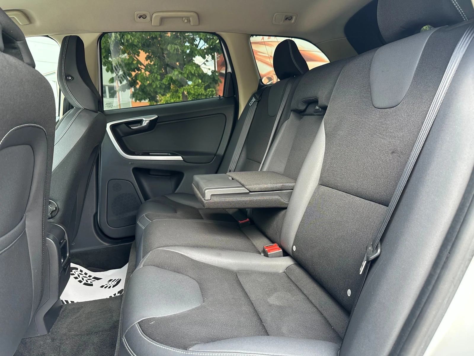 Volvo XC60 2.4d 205 к.с. - изображение 9
