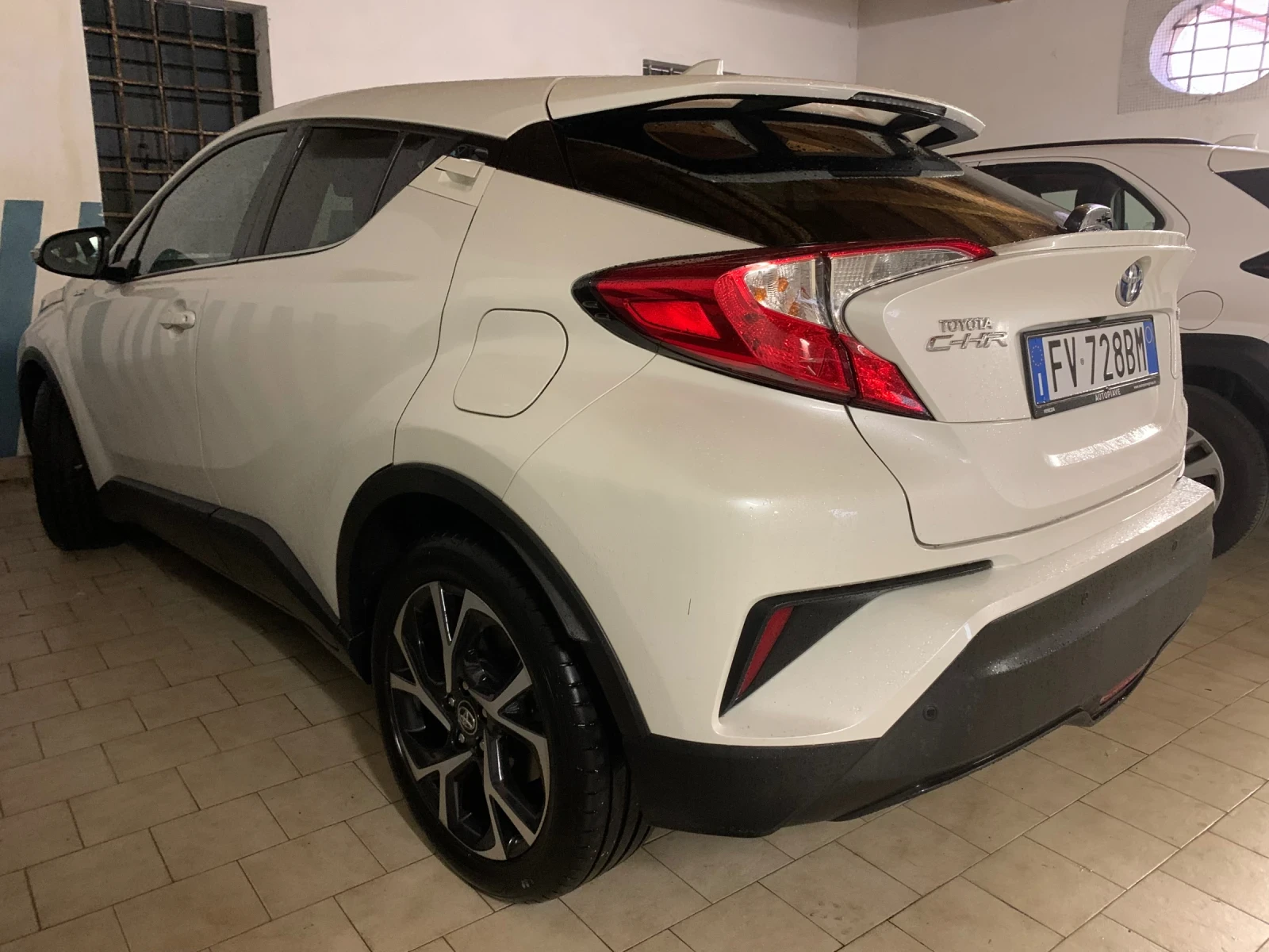 Toyota C-HR 2019 HYBRID 1.8i АВТОМАТ, ЦВЯТ БЯЛА ПЕРЛА - изображение 2