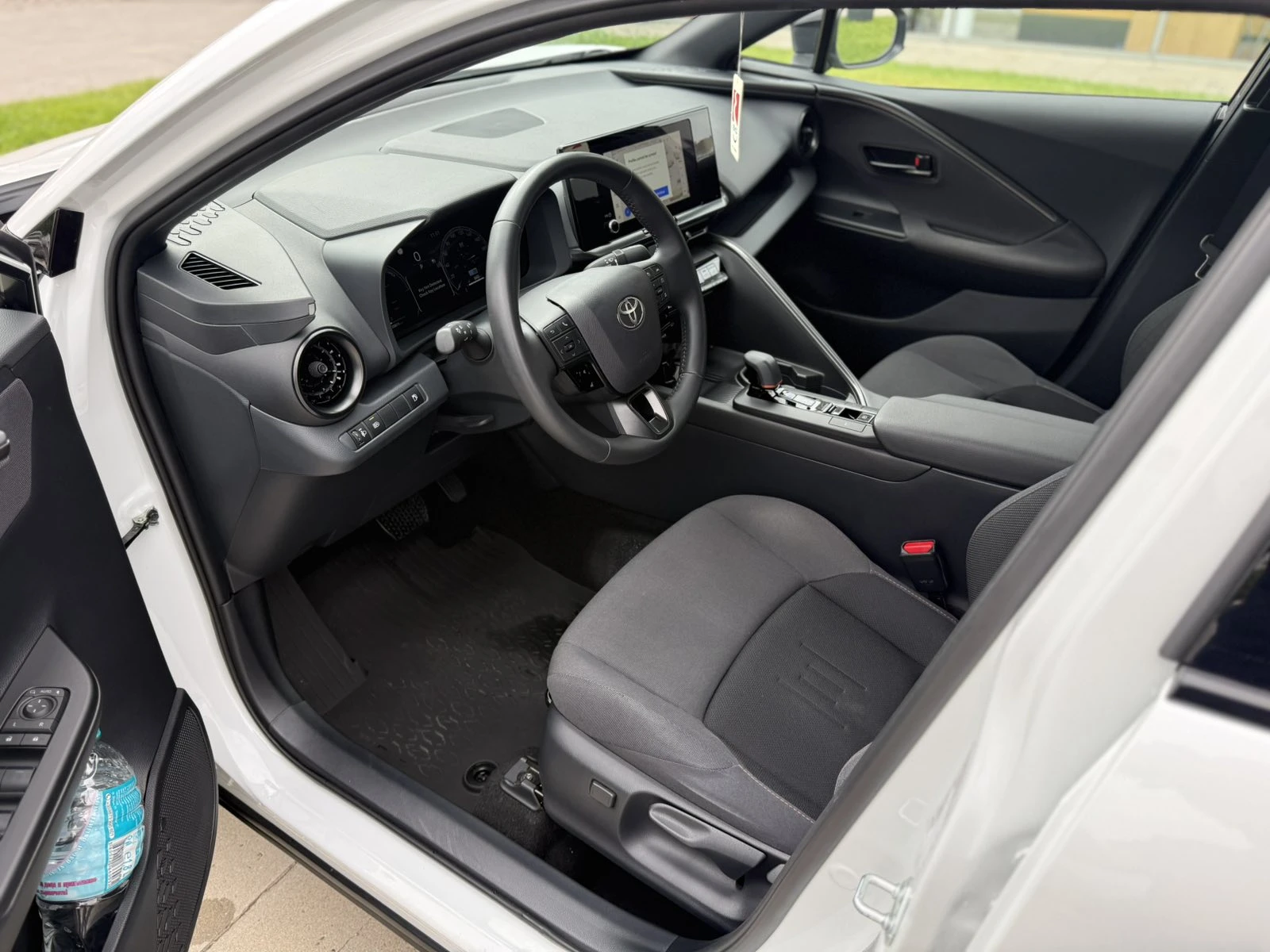 Toyota C-HR 1.8 HEV Club, снимка 10 - Автомобили и джипове - 55843063