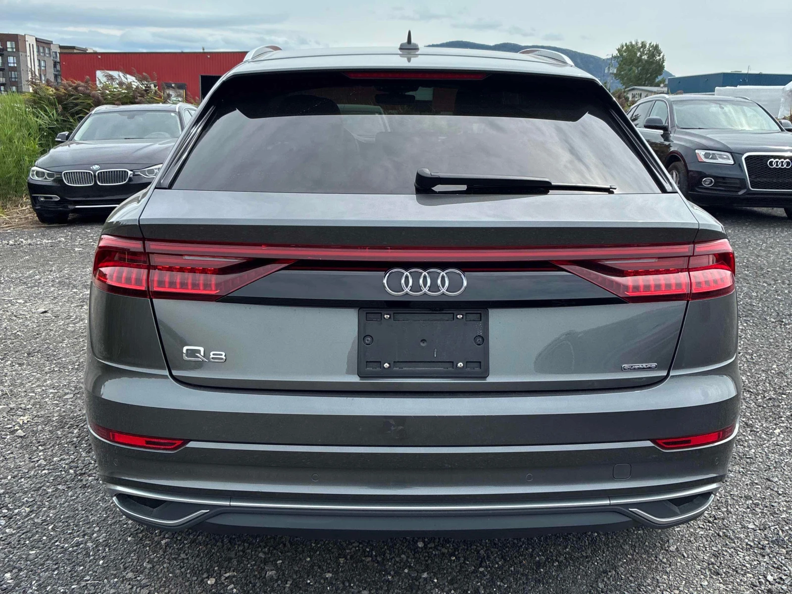 Audi Q8  Technik 55 TFSI quattro / CARFAX / MATRIX, снимка 5 - Автомобили и джипове - 55939577