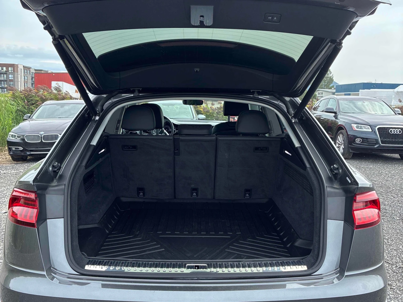 Audi Q8  Technik 55 TFSI quattro / CARFAX / MATRIX, снимка 6 - Автомобили и джипове - 55939577