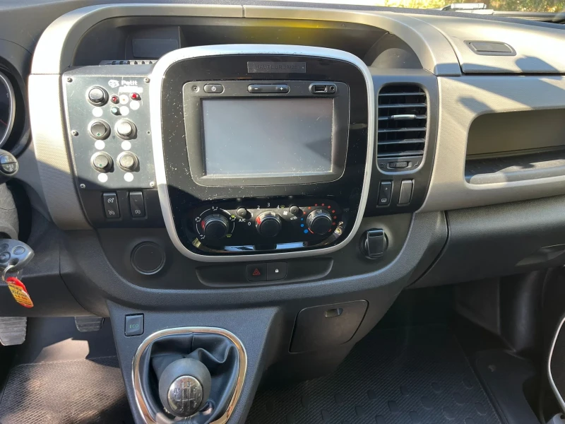 Renault Trafic 1.6/145/НАПЪЛНО ОБОРУДВАНА/ТОП, снимка 9 - Бусове и автобуси - 48329253