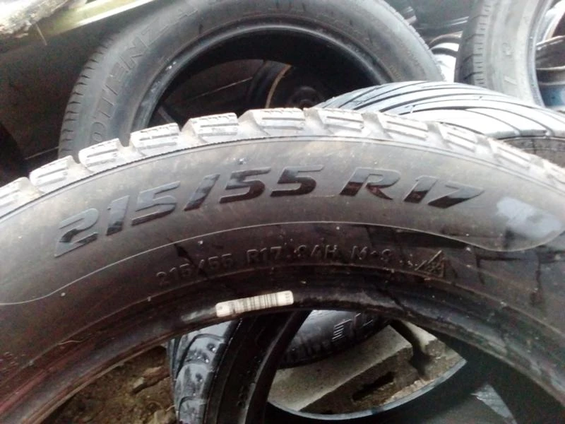 Гуми Зимни 215/55R17, снимка 3 - Гуми и джанти - 20465643