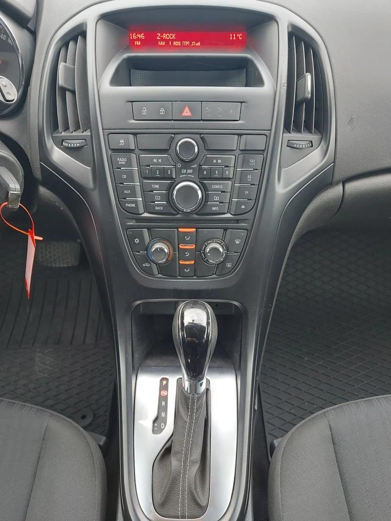 Opel Astra 1.4 i , АВТОМАТИК, снимка 13 - Автомобили и джипове - 44780135