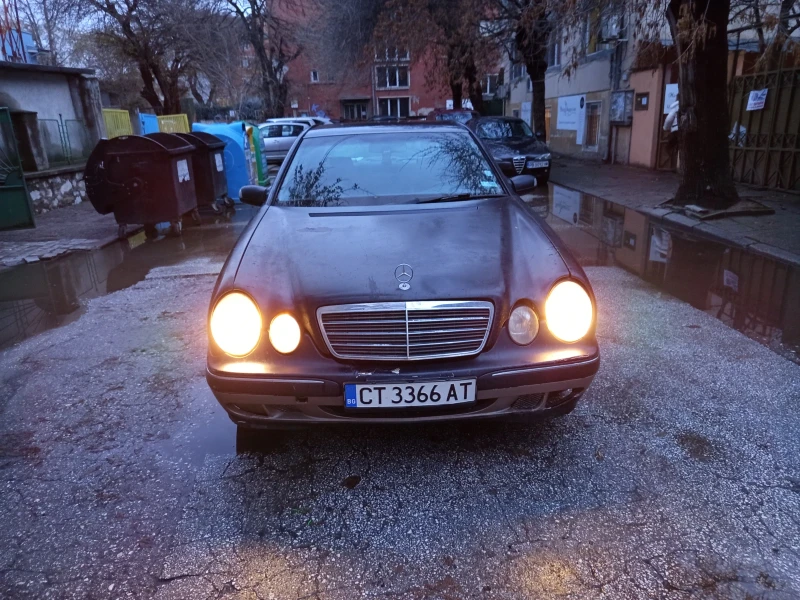 Mercedes-Benz E 270 2.7 CDI Ръчка , снимка 1 - Автомобили и джипове - 48473772