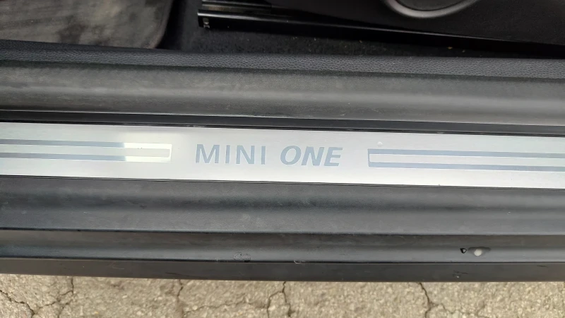 Mini One Automatic, снимка 13 - Автомобили и джипове - 49578333