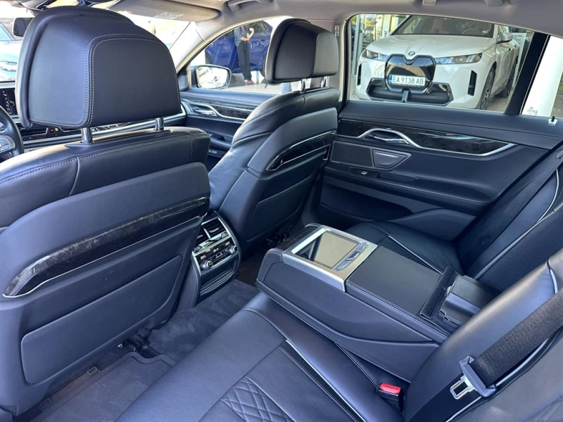BMW 730 xDrive Sedan, снимка 8 - Автомобили и джипове - 51439337