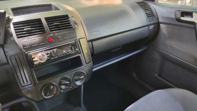 VW Polo, снимка 17 - Автомобили и джипове - 52825411