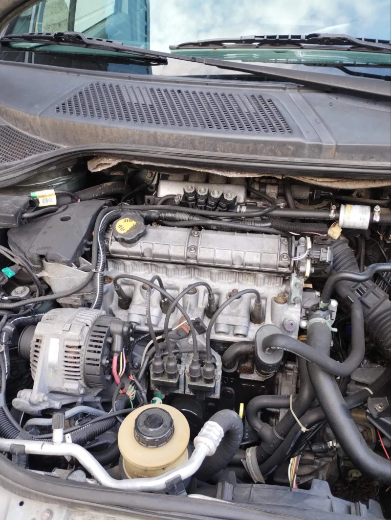 Renault Scenic 2.0i с Бензин/Газ, снимка 4 - Автомобили и джипове - 52295547