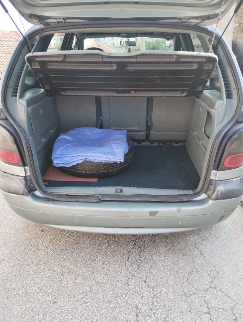 Renault Scenic 2.0i с Бензин/Газ, снимка 3 - Автомобили и джипове - 52295547