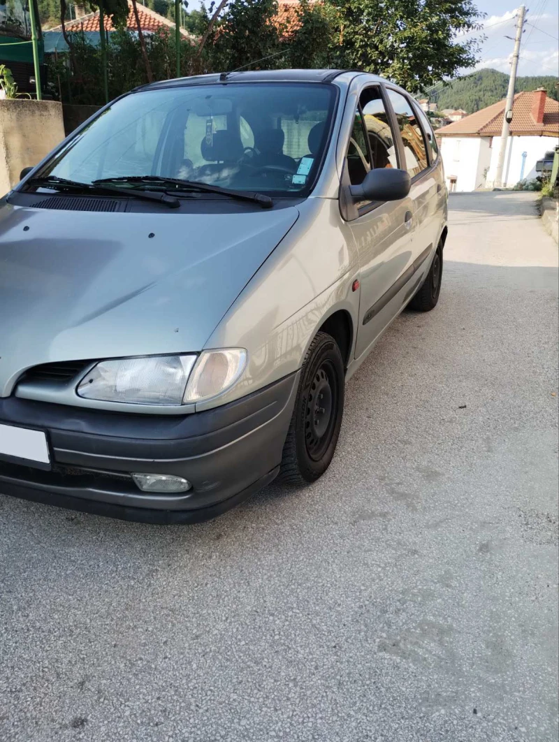 Renault Scenic 2.0i с Бензин/Газ, снимка 2 - Автомобили и джипове - 52295547