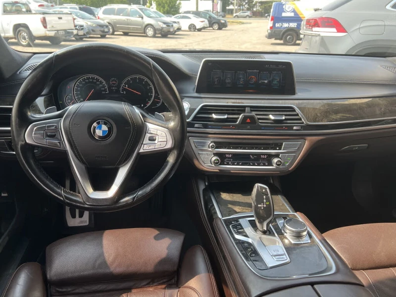 BMW 750 M-Package* АвтоКредит* (ЦЕНА ДО БГ), снимка 8 - Автомобили и джипове - 53206138