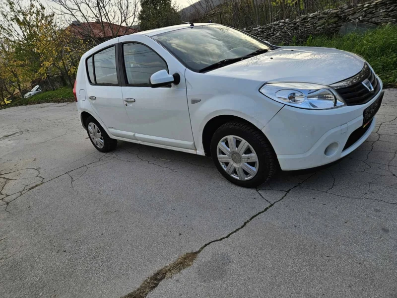 Dacia Sandero, снимка 2 - Автомобили и джипове - 53527683