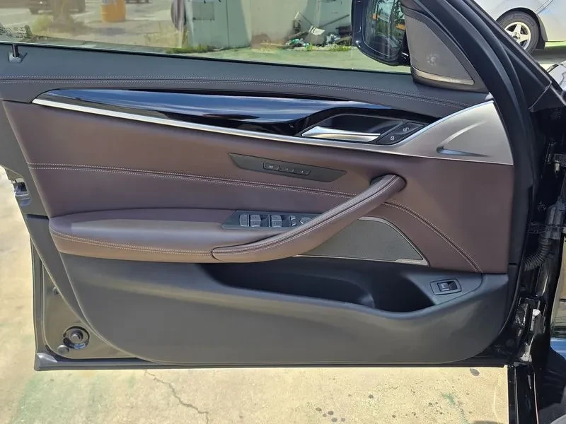 BMW 530 I Luxury, снимка 9 - Автомобили и джипове - 55748030