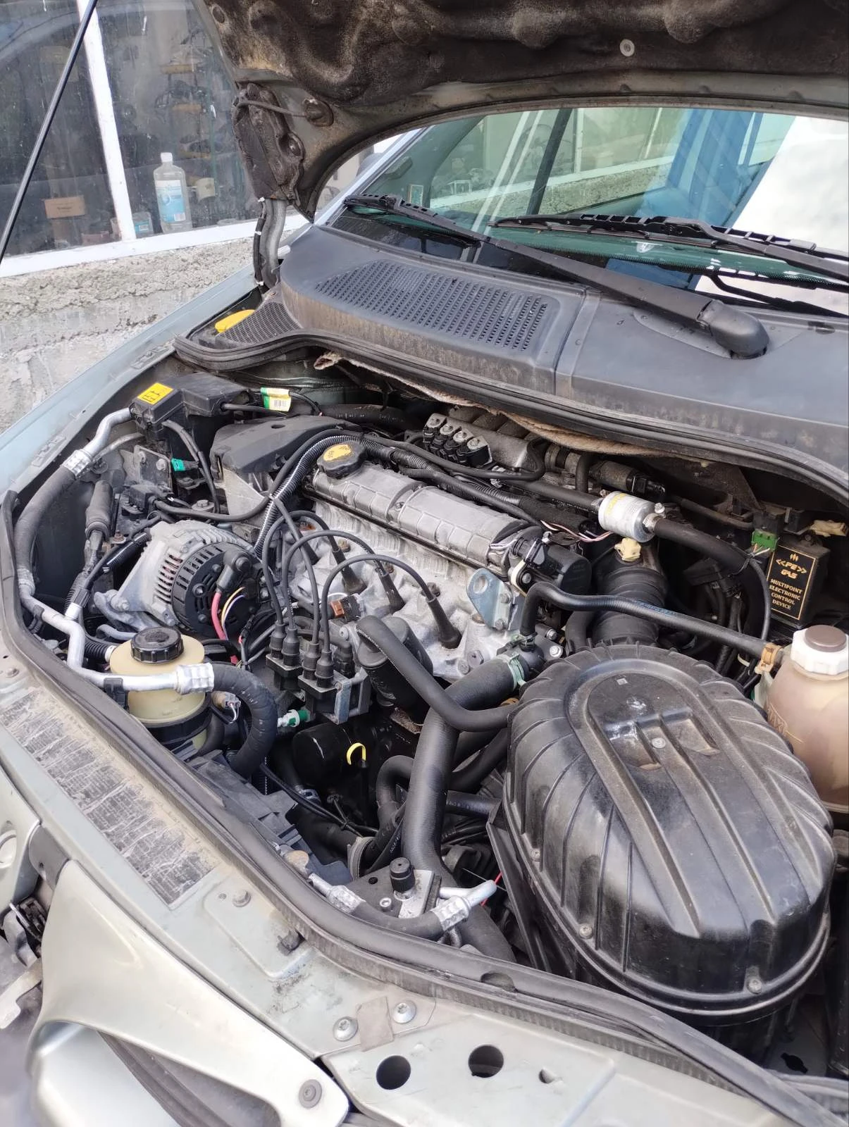 Renault Scenic 2.0i с Бензин/Газ - изображение 5