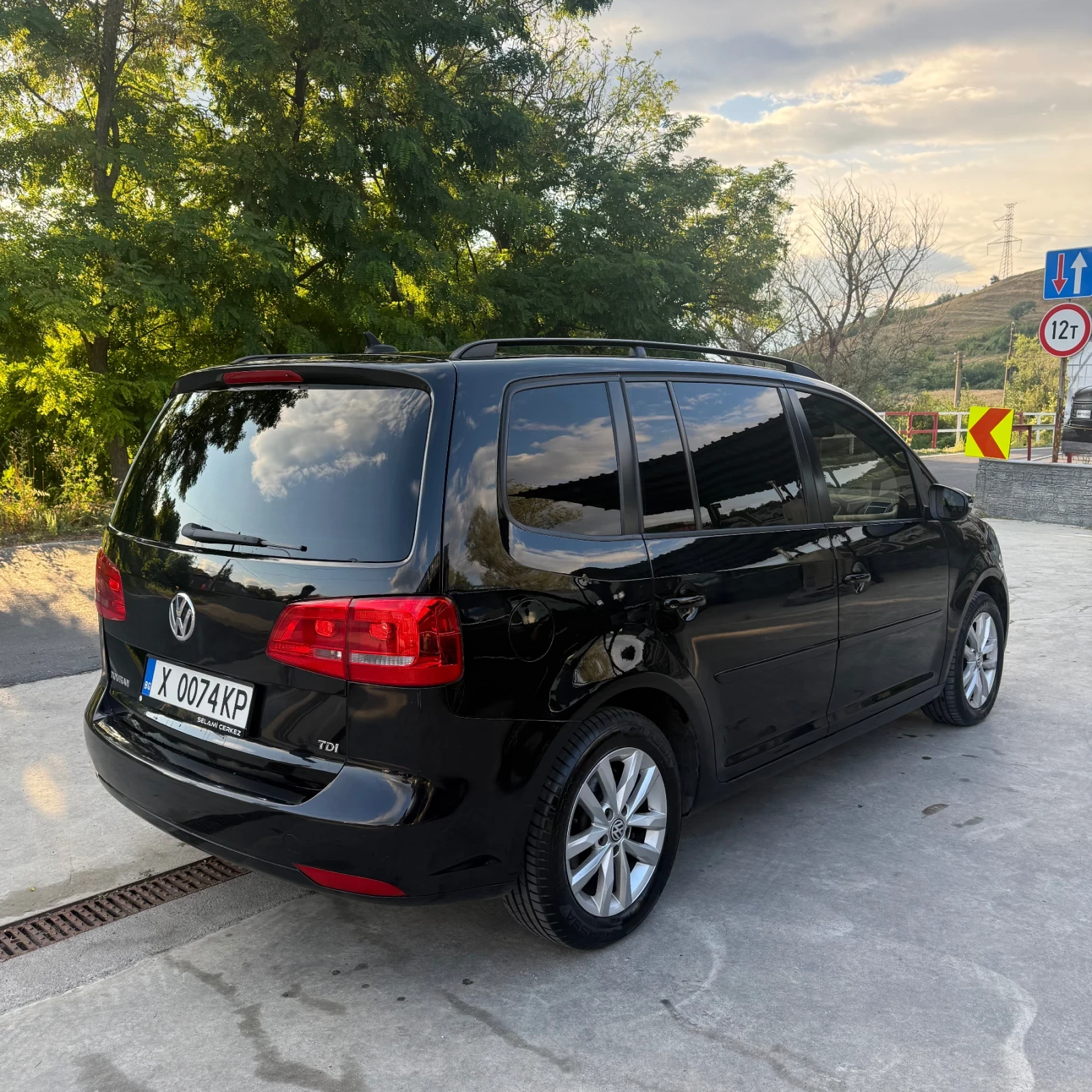 VW Touran, снимка 4 - Автомобили и джипове - 55269977