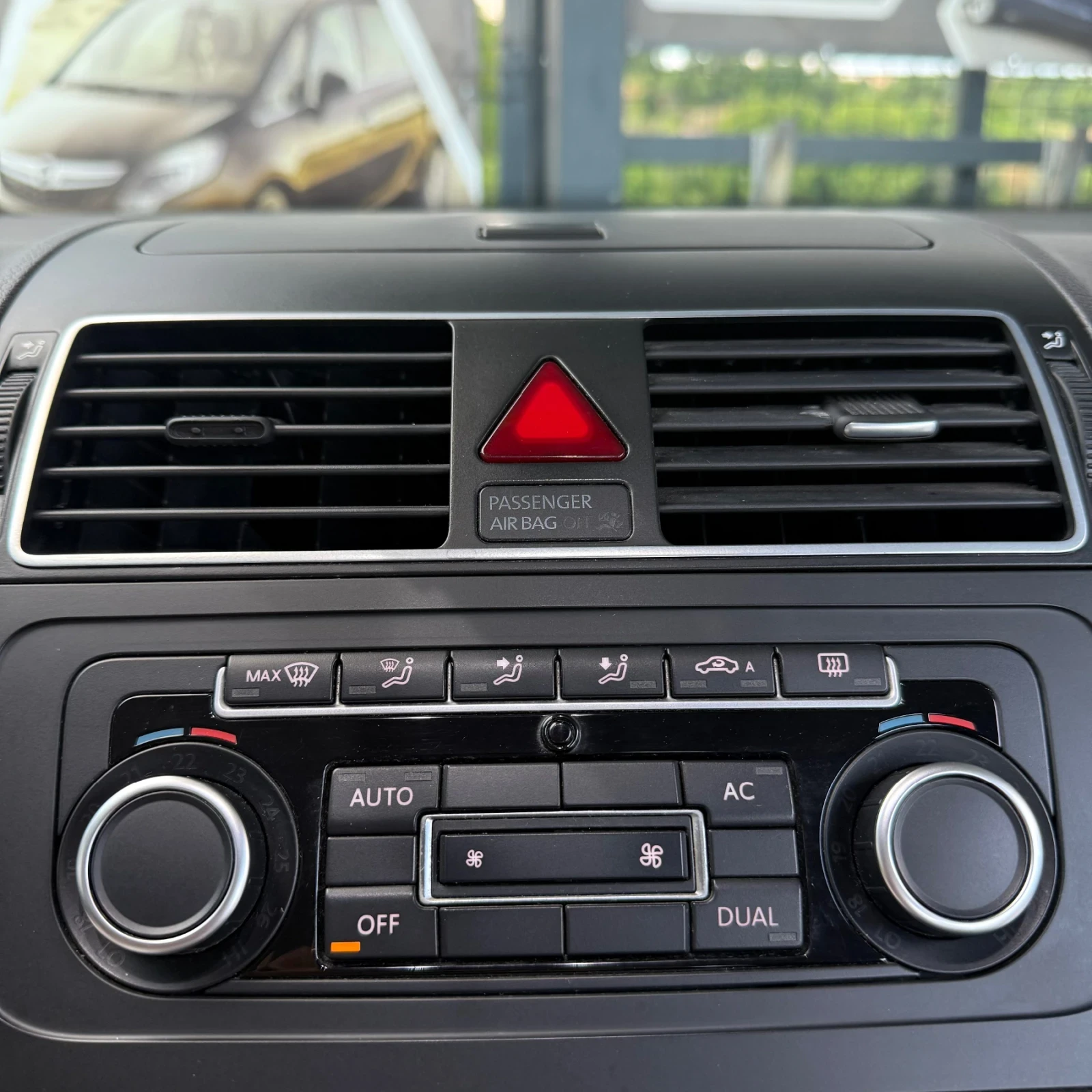 VW Touran, снимка 13 - Автомобили и джипове - 55269977