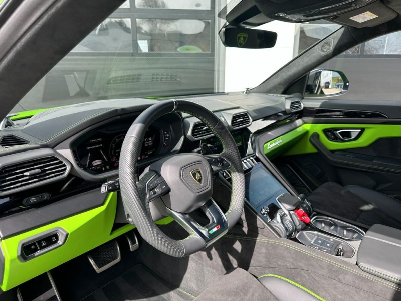Lamborghini Urus S/ AKRAPOVIC/ CERAMIC/ B&O/ PANO/ STYLE/ 23/, снимка 8 - Автомобили и джипове - 45840351