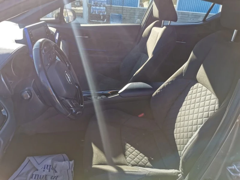 Toyota C-HR XLE FWD, снимка 10 - Автомобили и джипове - 53454176