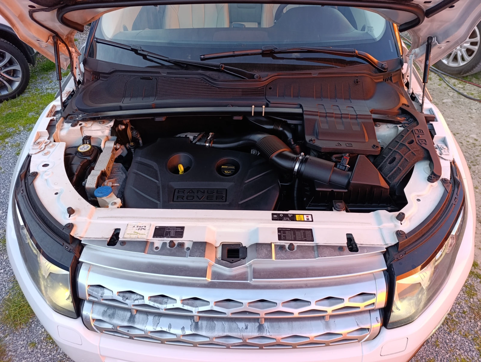 Land Rover Range Rover Evoque 2.0 Si4, снимка 17 - Автомобили и джипове - 54331031