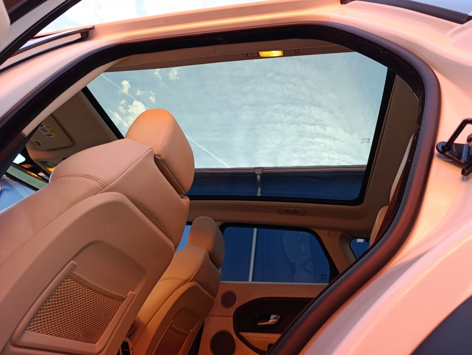 Land Rover Range Rover Evoque 2.0 Si4, снимка 12 - Автомобили и джипове - 54331031