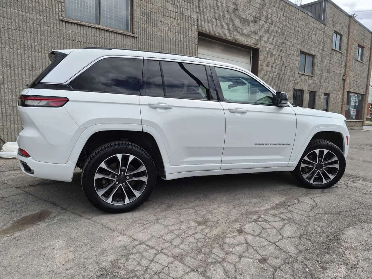 Jeep Grand cherokee * Overland * ДИСТРОНИК* КАМЕРА* ПАНОРАМА* , снимка 4 - Автомобили и джипове - 54608481