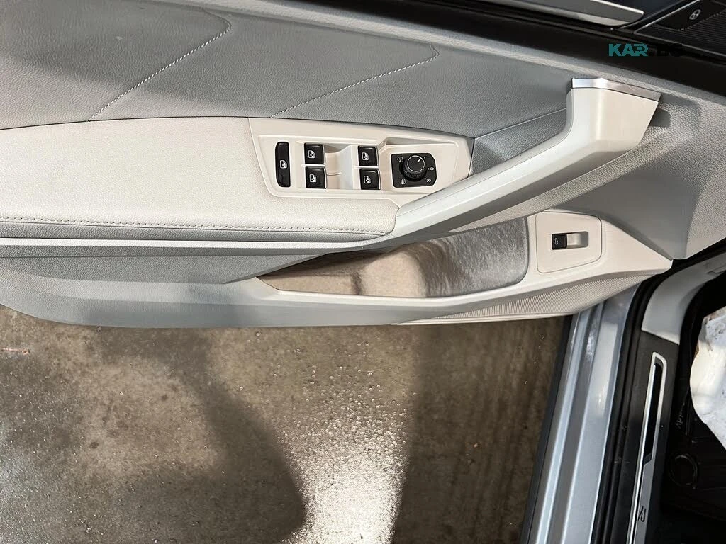VW Tiguan R-Line 4Motion * АвтоКредит * (ЦЕНА ДО БГ), снимка 12 - Автомобили и джипове - 56167276