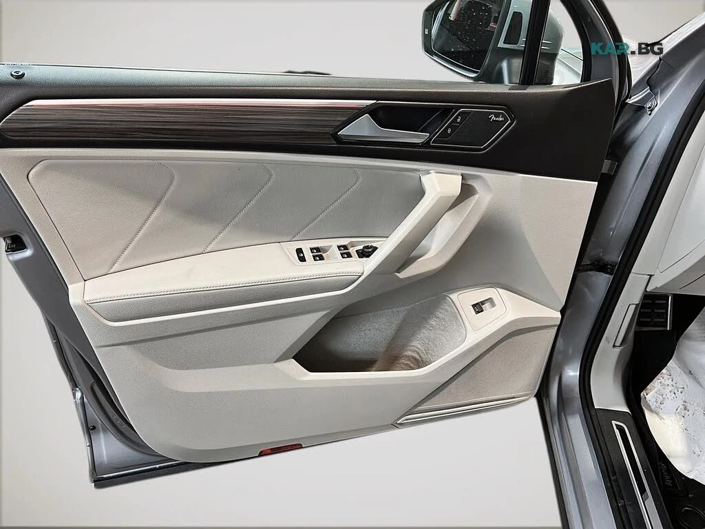 VW Tiguan R-Line 4Motion * АвтоКредит * (ЦЕНА ДО БГ), снимка 11 - Автомобили и джипове - 56167276