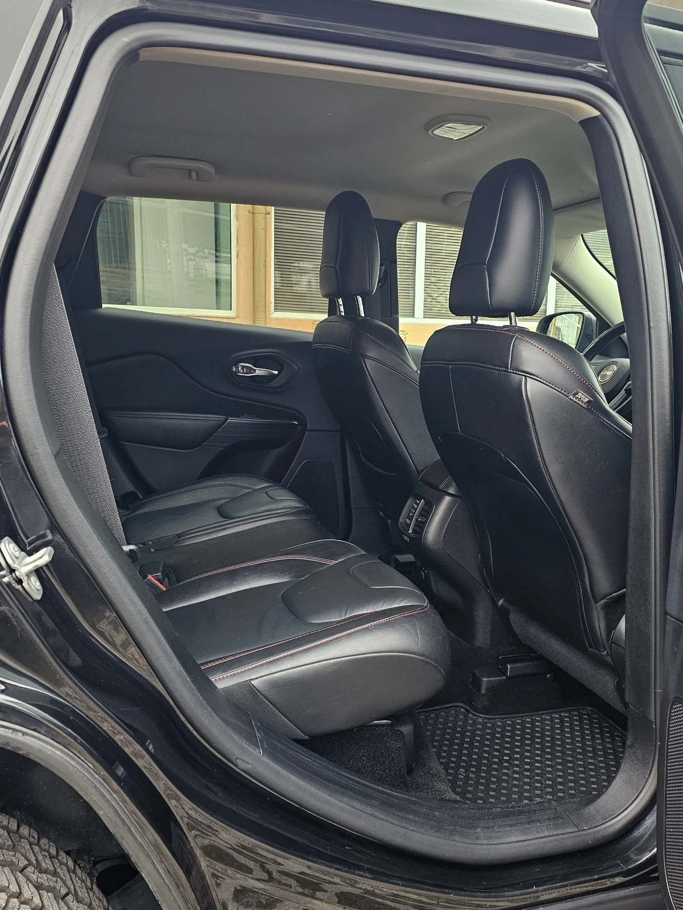 Jeep Cherokee 3.2 V6 Trailhawk 4x4 , снимка 9 - Автомобили и джипове - 56728552