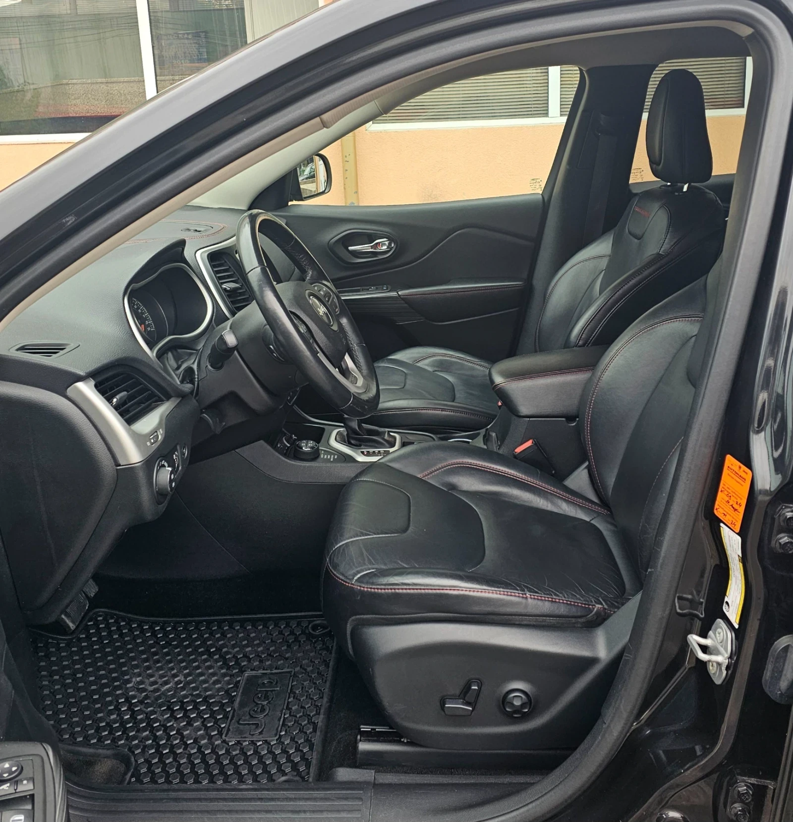 Jeep Cherokee 3.2 V6 Trailhawk 4x4 , снимка 7 - Автомобили и джипове - 56728552