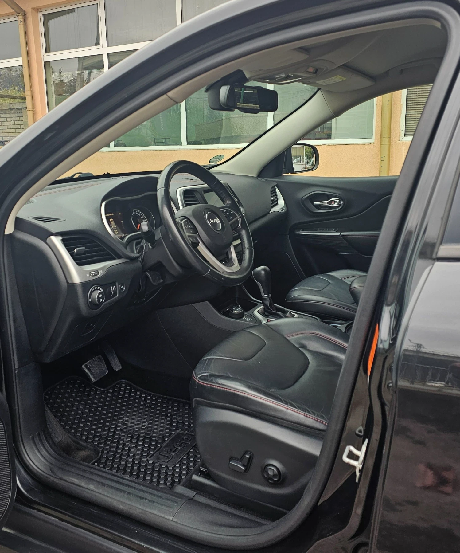 Jeep Cherokee 3.2 V6 Trailhawk 4x4 , снимка 6 - Автомобили и джипове - 56728552