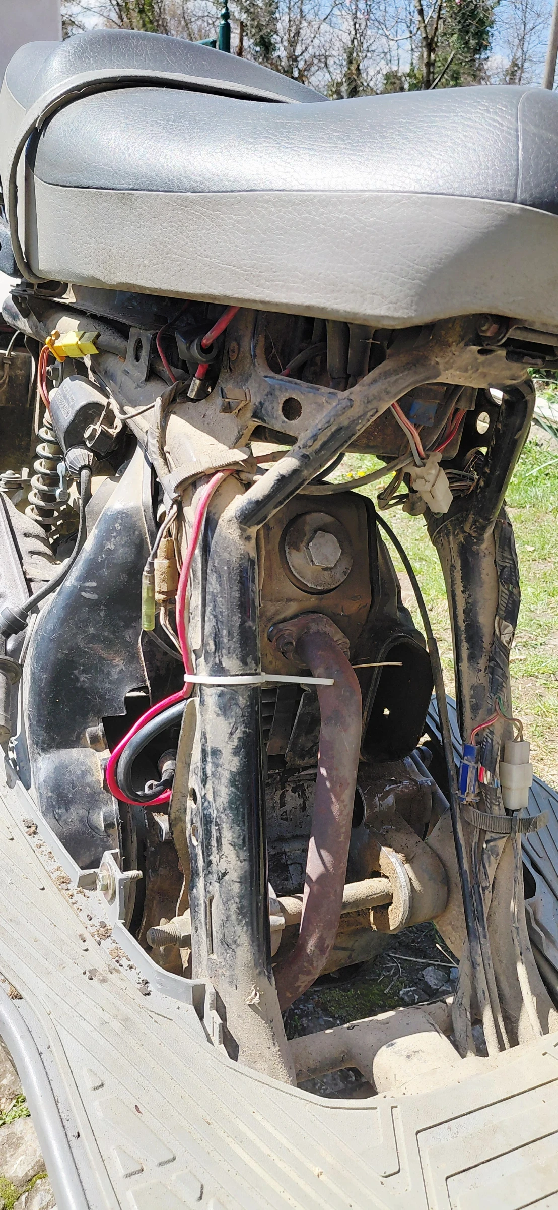 Yamaha Big Bear Скутер Yamaha Beluga за части. Продава се целият., снимка 7 - Мотоциклети и мототехника - 54099920