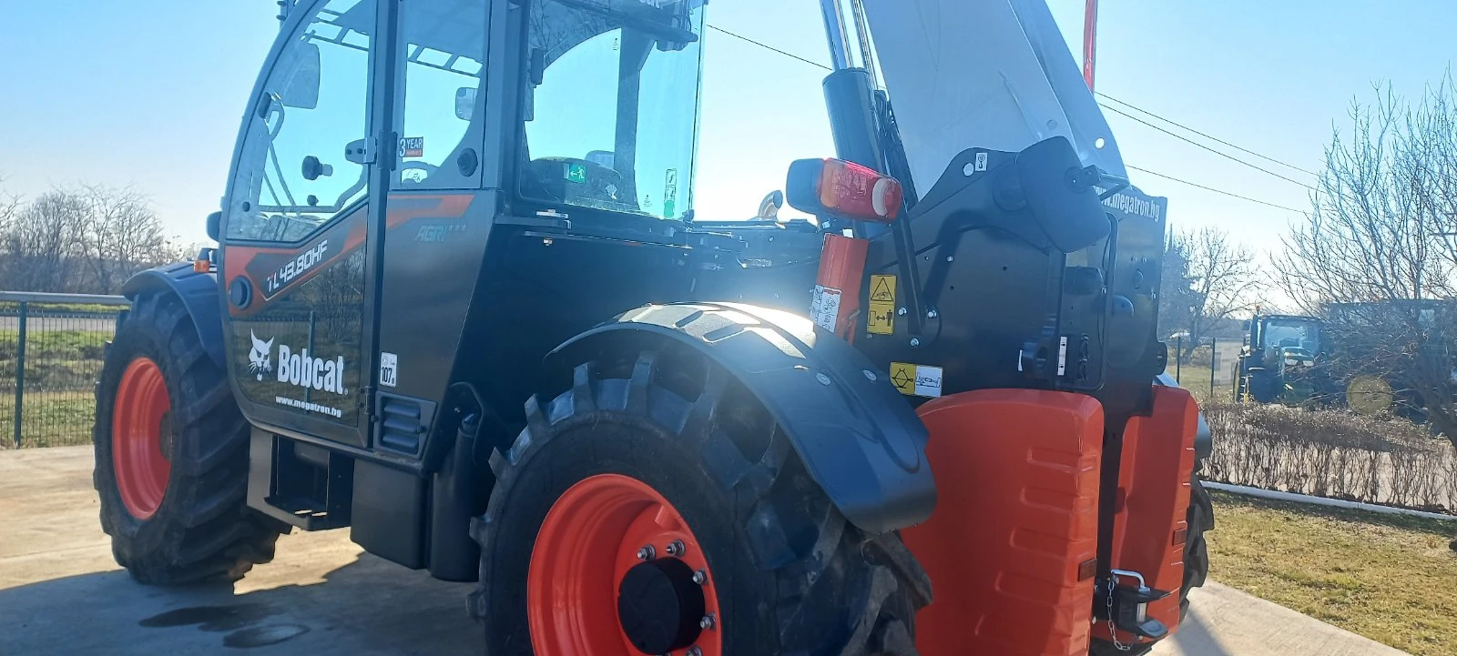 Телескопичен товарач Bobcat TL43.80HF Agri 3 stars - изображение 5