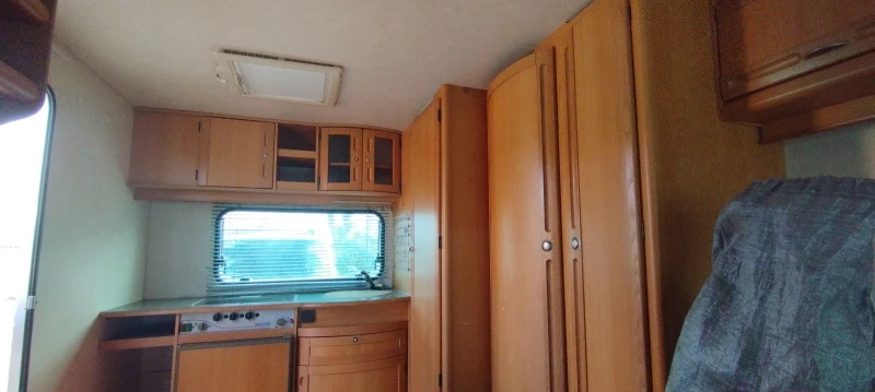 Каравана Adria Unica 391, снимка 8 - Каравани и кемпери - 52515335