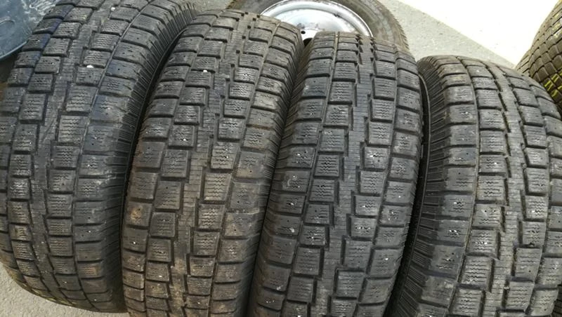 Гуми Зимни 245/70R17, снимка 2 - Гуми и джанти - 26740842