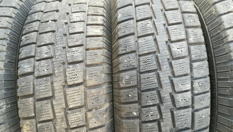 Гуми Зимни 245/70R17, снимка 3 - Гуми и джанти - 26740842