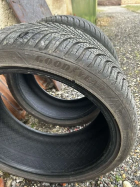 Гуми Всесезонни 225/40R18, снимка 2 - Гуми и джанти - 52921846