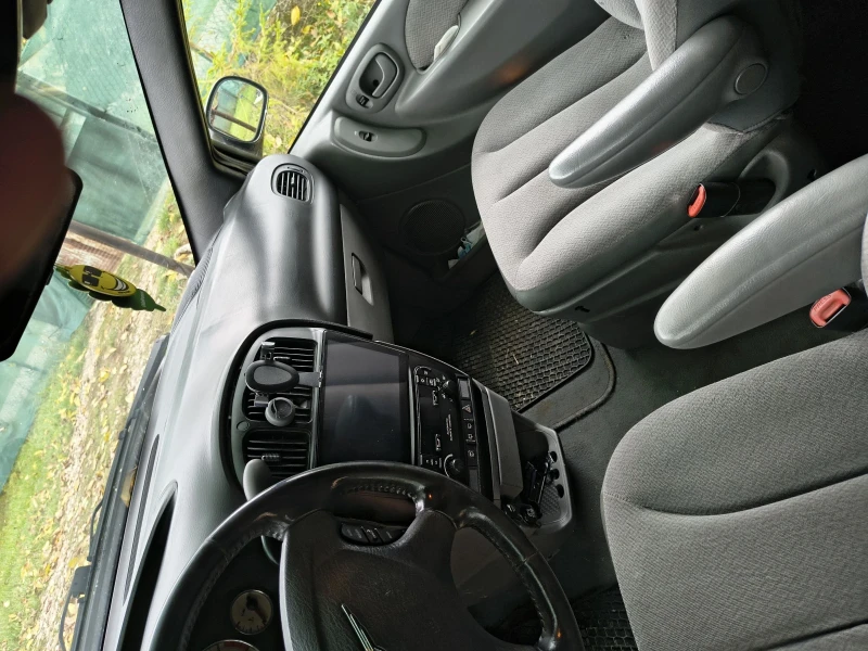 Chrysler Voyager, снимка 9 - Автомобили и джипове - 52028534